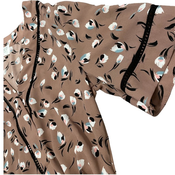 floral blouse size small v neck - Picture 4 of 4